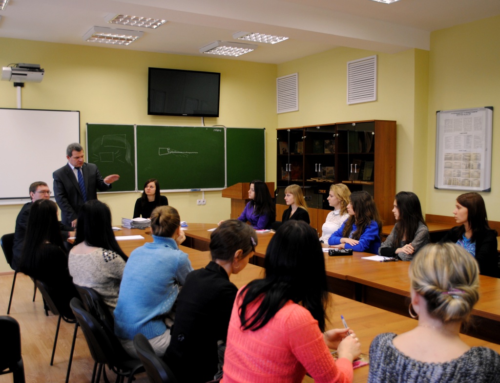 Заместитель министра В.А. Головин встретился со студентами ВолГУ.JPG
